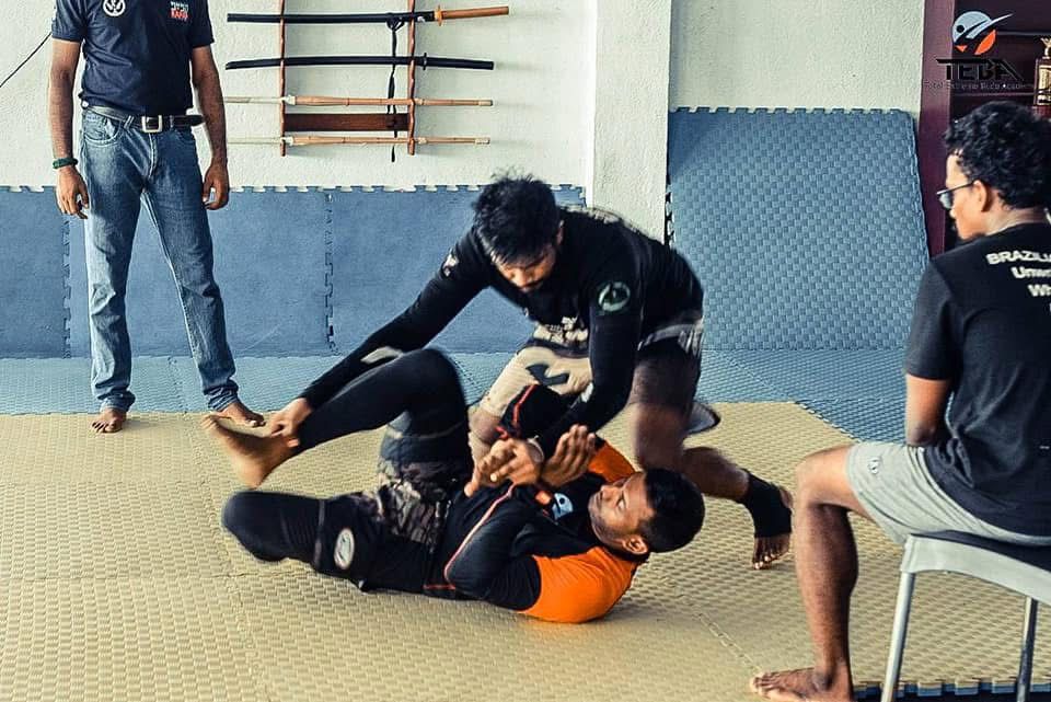 Grappling training on the mats